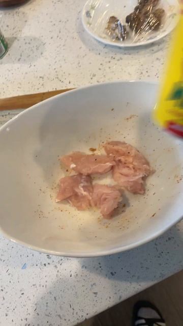 Cooking alligator with slap your mama spices смотреть онлайн
