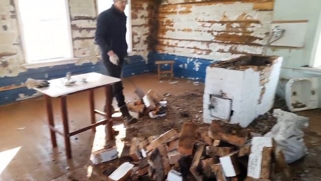 Ремонт дачного домика. Сносим печь. Часть 2 смотреть онлайн