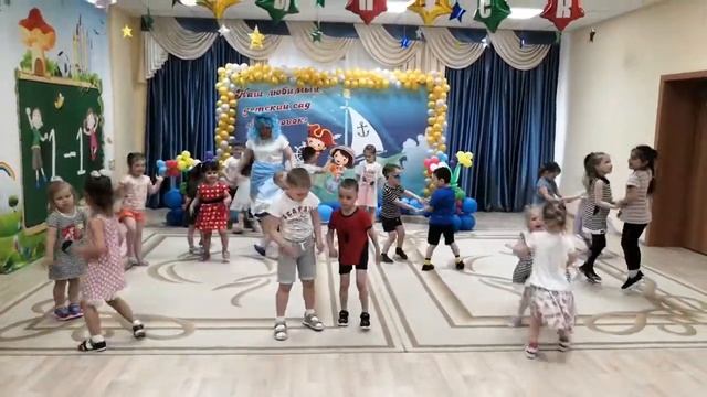 01.06.2021. День защиты детей! Мл и ср группы. "Веселится и танцует детвора!" с. Малокурильское. смотреть онлайн