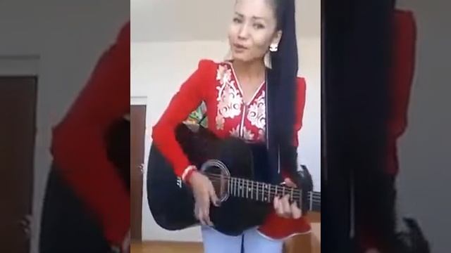 красивая девушка поет красивую песню ( Сүйгенің қайда / Нұрболат Абдуллин ) смотреть онлайн