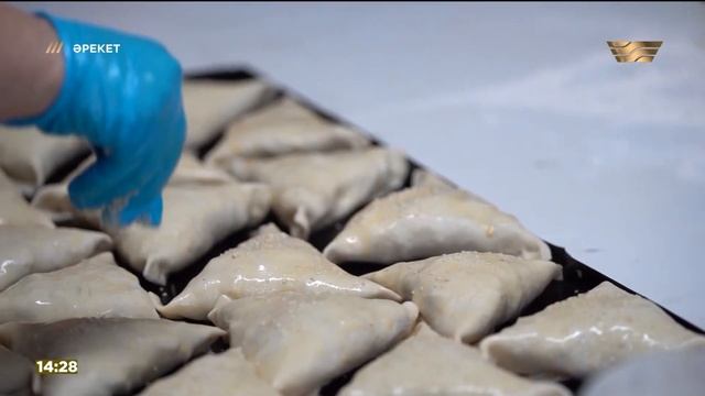 Самса жасаудан кәсіп бастаған Арайлым Алтынбекқызы. «Әрекет» смотреть онлайн