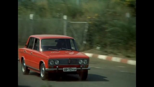 Улыбнитесь, каскадеры! FIAT демонстрирует возможности легкового автомобиля по преодолению преград. смотреть онлайн