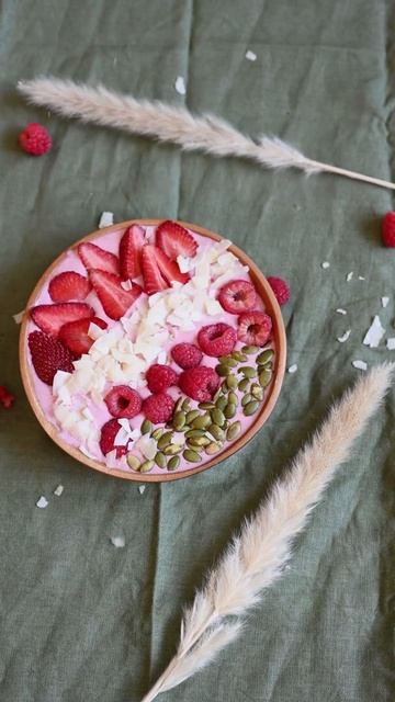Divine Dessert Yogurt Fruits Berries Chocolate.shorts.божественный десерт йогурт фрукты ягоды шокол