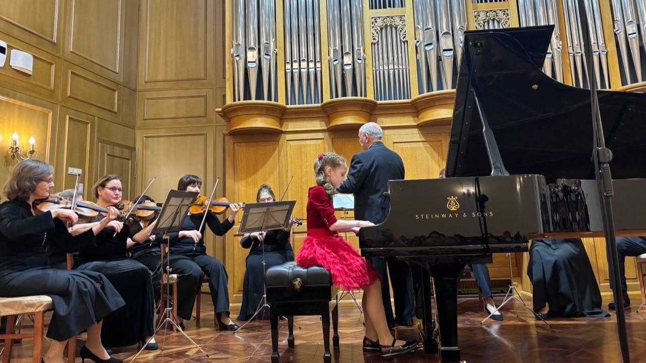 И. С. Бах Концерт для клавира с оркестром BWV 1058 g-moll 1 часть
Исполняет Устинова Ирина смотреть онлайн