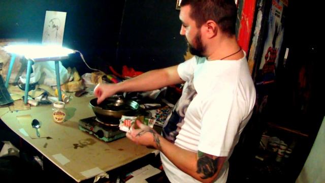 Художник Денис Симонов варит суп из топора смотреть онлайн