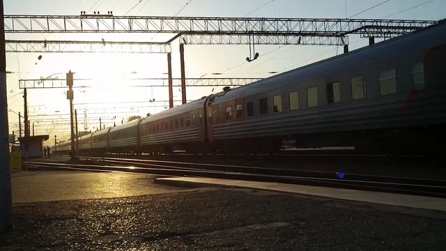 ЭП1М-560 и интересное торможение поезда смотреть онлайн