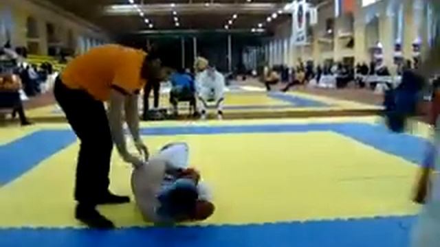 Вырубил с ноги.... аха ха ха