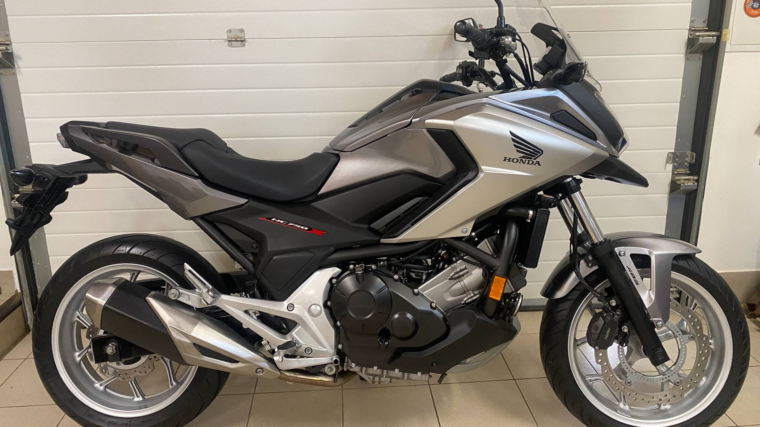 Осмотр Honda NC750X (2016) смотреть онлайн