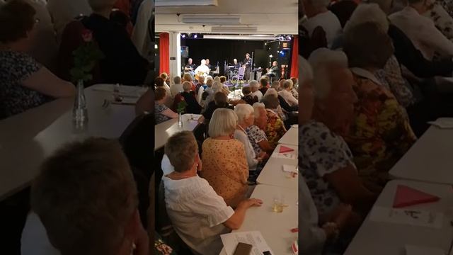 Eddie Oliva / Allsång på Seniorträffen med "O sole mio" & "Now or never" смотреть онлайн