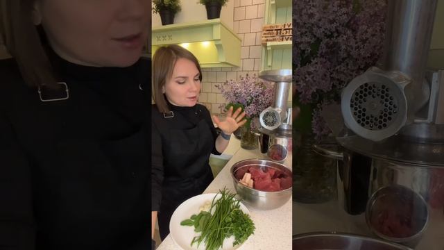 Завтра будут люля, ссылка на лук и соус в описании🌷 смотреть онлайн