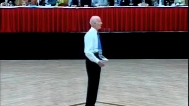 Round Waltz in 1922 смотреть онлайн