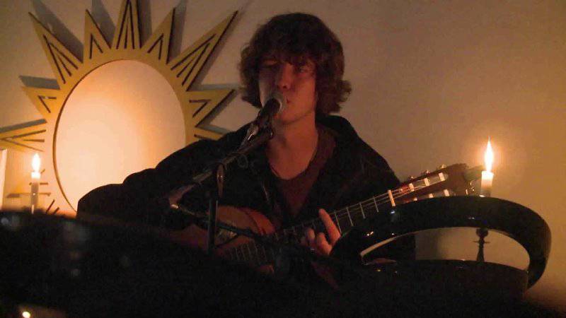 Каверы на лучшие песни уехавших музыкантов. Никита Ледоход смотреть онлайн