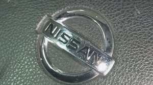 Nissan x-trail- как снять решётку радиатора.