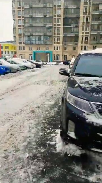 Уборка снега в ЖК. Москва снегопад ноябрь 2023 смотреть онлайн