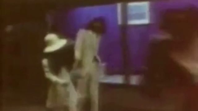 John Lennon Birthday Crack | PepperlandProductions смотреть онлайн
