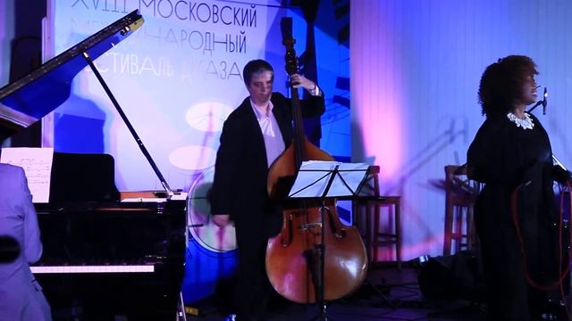 Ив Корнелиус и квартет Павла Тимофеева @ Джаз в саду Эрмитаж 2015 смотреть онлайн