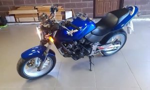 Honda CB250F Hornet (1996-2007) Official Video