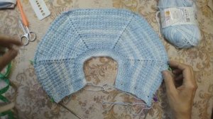 Кофточка спицами для малыша //регланом сверху// подрезы и рукава