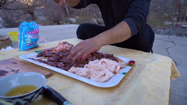 Очень вкусное блюдо, запеченное из цельной баранины. Cooking From The Mountains.