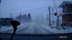 ПОЕЗД ЛЕТЯЩИЙ ПОД ОТКРЫТЫЙ ШЛАГБАУМ