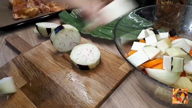 Советую всем,очень вкусно и без лишних хлопот.  Курочка запеченная с овощами!!