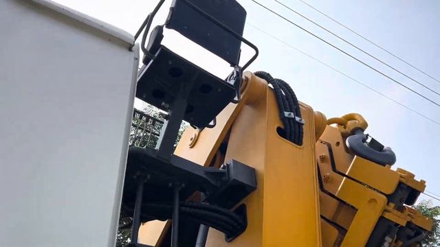 Sinotruk Howo 6x4 cargo truck with 14 tons crane for sale смотреть онлайн