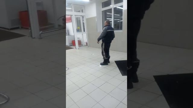 Ходячий прикол в магазине смотреть онлайн