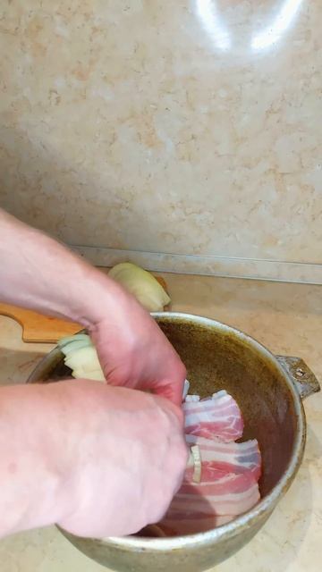 РЕБРА С КАРТОШКОЙ в казане // ТОЧНО ПОВТОРИШЬ #shorts