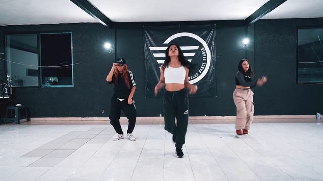 PINECO - A'POLOS DANCE STUDIO - BERE VARELA (DANCEHALL)