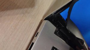 Ноутбук Huawei. Восстановление креплений и регулировка петель. Ремонт корпуса.
