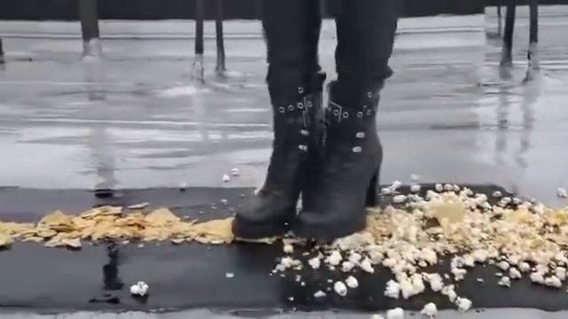 Hot heels. Crushing crunchy ball’s. смотреть онлайн
