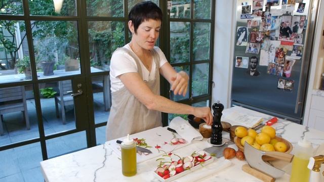 Dinner Party Tonight Shorts: Radish Crudité смотреть онлайн