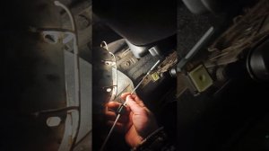 Замена центрального тросика ручного тормоза на Форд Фьюжн 2005-2012 .mp4