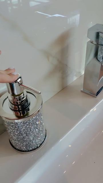 SOAP DISPENSER AND TOOTHBRUSH HOLDER - SILVER CRUSHED DIAMOND GLASS смотреть онлайн