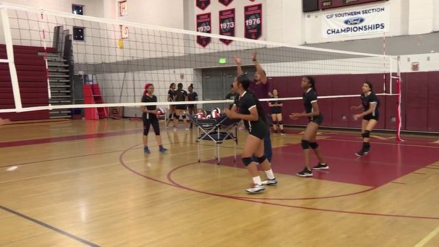 Sports Corner: Lawndale High Girls Volleyball Team смотреть онлайн