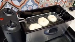 Приготовление пончиков во фритюрнице KITFORT KT-4052