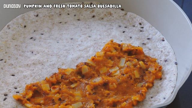 Why pay $28 at a café when you can easily make this at home? - Pumpkin and tomato salsa Quesadilla смотреть онлайн