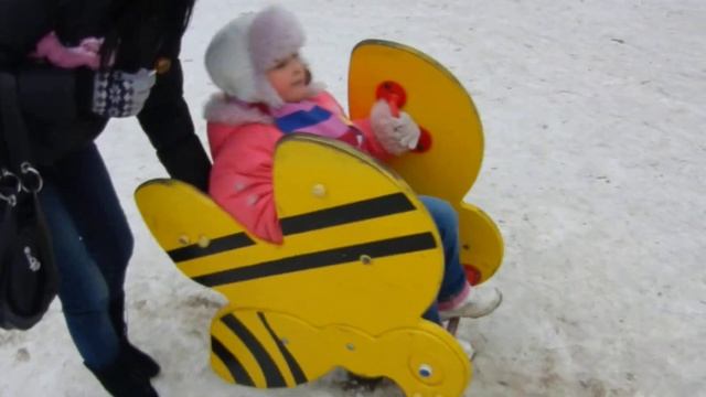 Яна и качели! смотреть онлайн