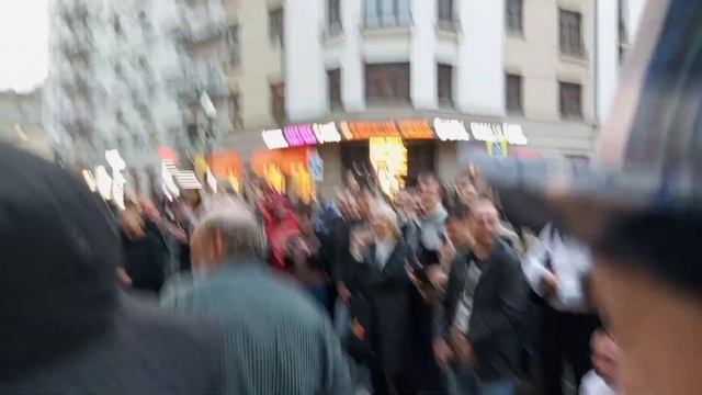Арбат, Москва, 1 апреля 2024. Открытие сезона по брейкдансу на Арбате. смотреть онлайн