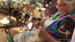 Овцы уже не такие как раньше 🐏🐏🐏Бабушка прядёт шерсть на старинно прялке👵🏻