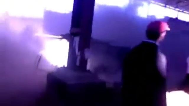 Как сломать дом одним ударом ... смотреть онлайн