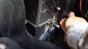 Как самому заменить фильтр салона в Опель Астра H за 30 минут.