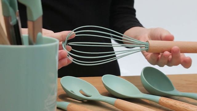 Обзор набора предметов для кухни, изготовленных из силикона и дерева смотреть онлайн