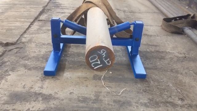 Опорные ролики для полиэтиленовых и стальных труб, регулируемые по высоте.