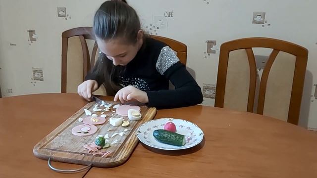 ЧЕЛЛЕНДЖ! СДЕЛАЙ ЖИВОТНОЕ ИЗ ЕДЫ! смотреть онлайн