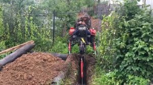 Навесной экскаватор Landformer 200 установлен на трактор Xingtai 220