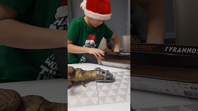 Распаковка тирранозавра рекса от Mattel смотреть онлайн
