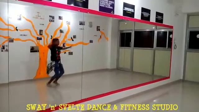 Waacking style Dance by PIYA YOGI at SWAY 'n' SVELTE DANCE & FITNESS STUDIO смотреть онлайн