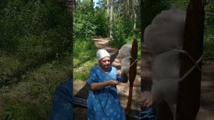 Прядение веретеном на прялке - донце, русский способ.