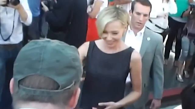 Portia de Rossi & Ellen DeGeneres at Walk of Fame star Ceremony смотреть онлайн